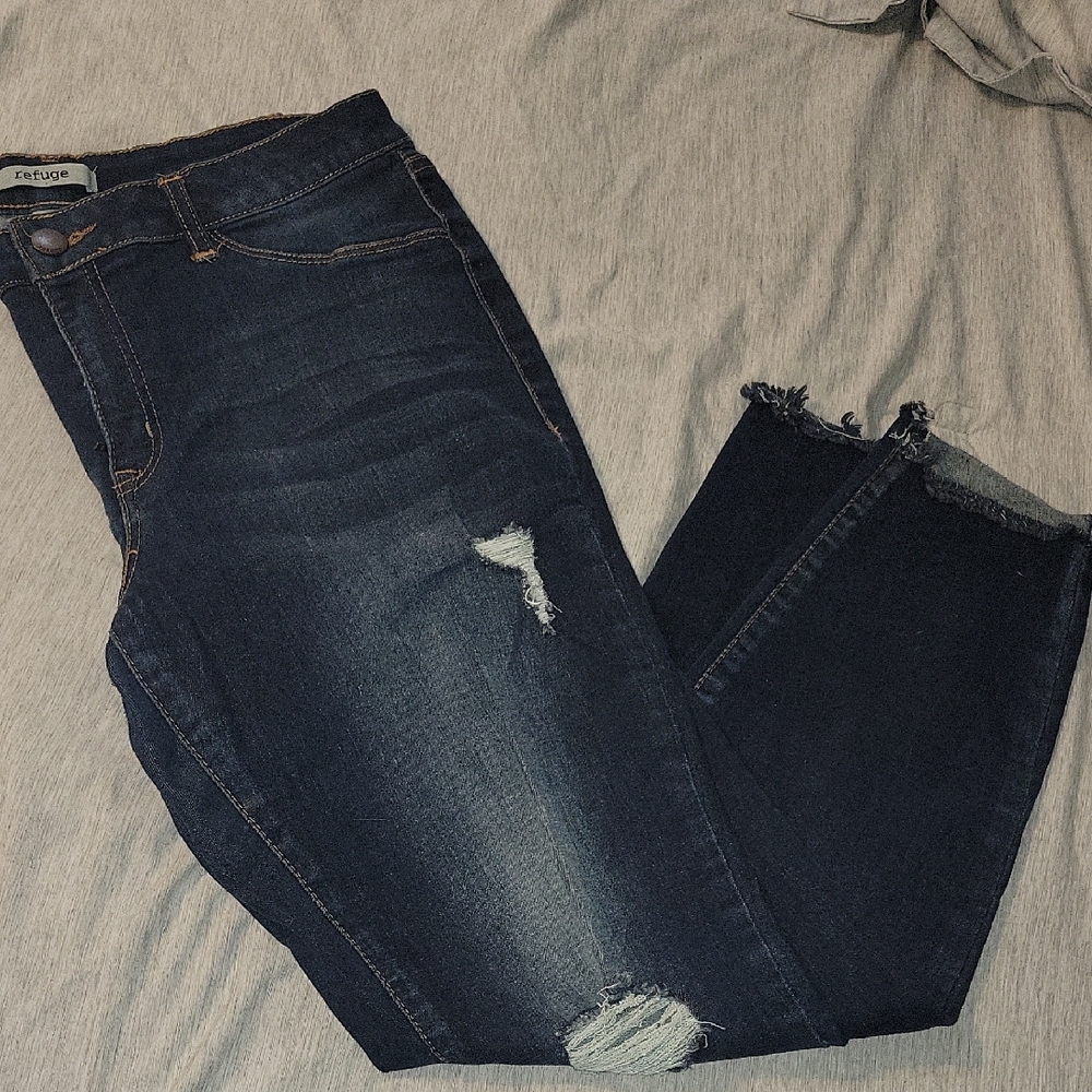 Refuge Blue Ankle Cropped Jeans with Distressed Details